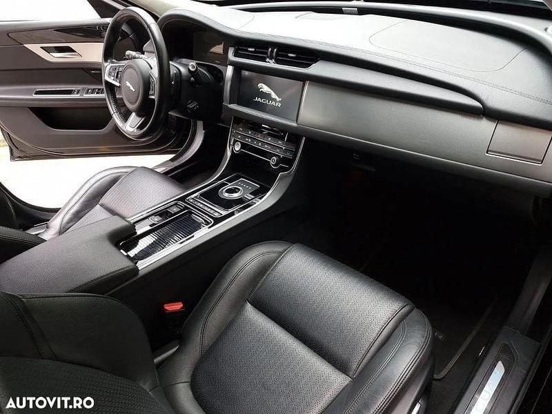 Second-hand Jaguar XF Prestige 180 CP (132 kW) 2020 Negru Berlinǎ