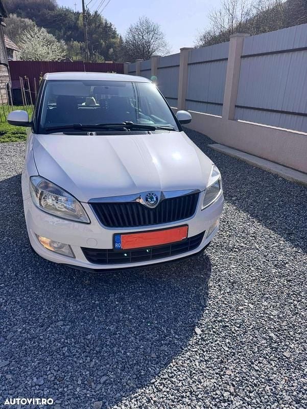 Culoarealb Utilizat 2010 Skoda Fabia Elegance Berlinǎ | 3.000 EUR (Preț OK) - Imagine 1/4