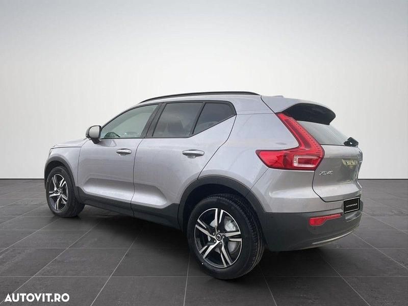 Nouă Volvo XC40 Plus 197 CP (144 kW) 2025 Culoareargint SUV