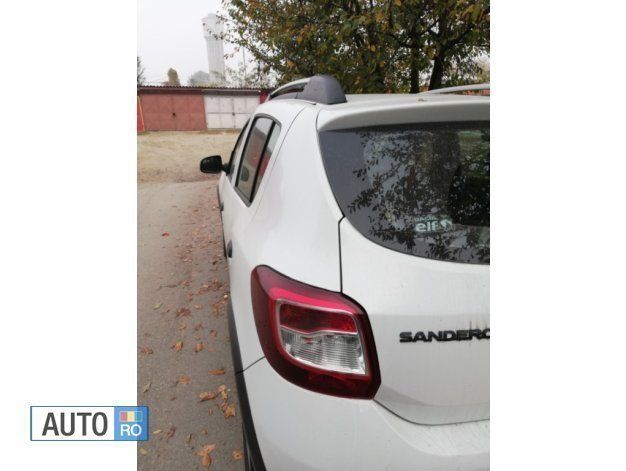 Alb Utilizat 2015 Dacia Sandero Hatchback | 2.500 EUR - Imagine 1/2