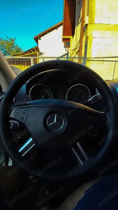 Gri Utilizat 2006 Mercedes ML320 SUV | 5.500 EUR - Imagine 1/4