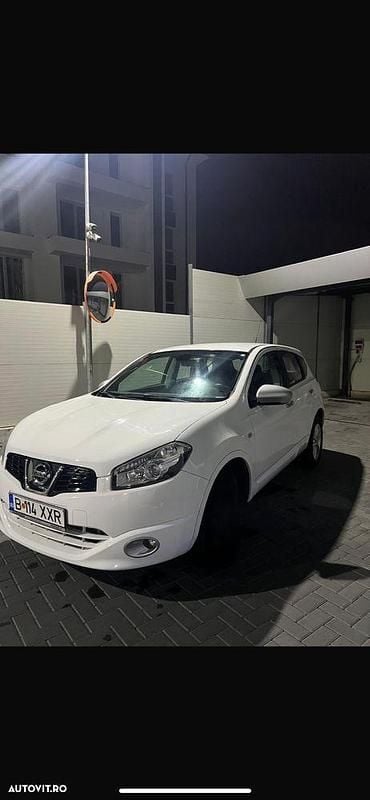 Alb Utilizat 2012 Nissan Qashqai SUV | 6.300 EUR (Preț bun) - Imagine 1/4