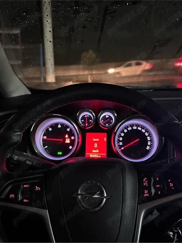 Second-hand Opel Astra 110 CP (80 kW) 2012 Verde Hatchback