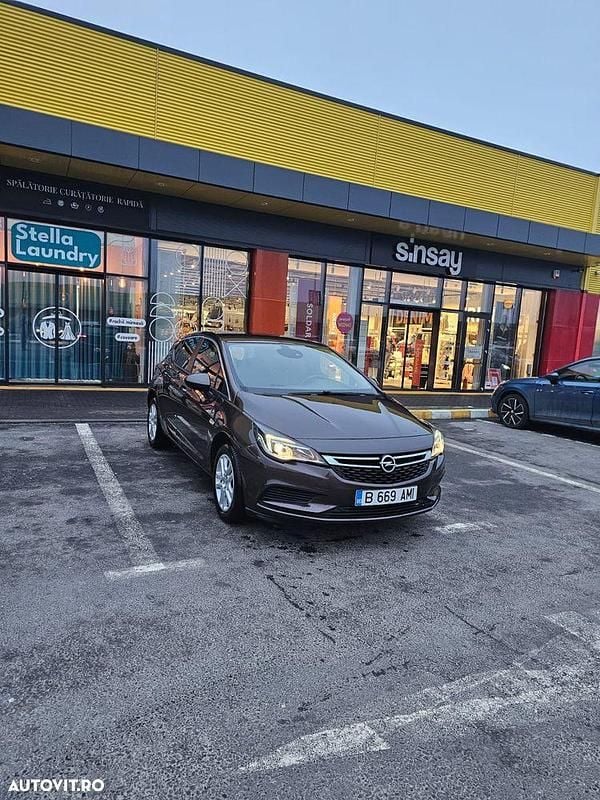 Second-hand Opel Astra Style 140 CP (102 kW) 2018 Culoaremaro Berlinǎ