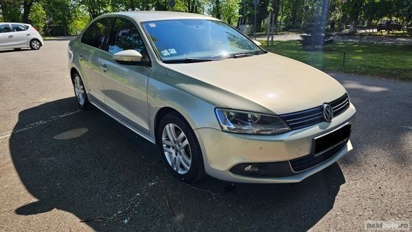 Second-hand VW Jetta 140 CP (102 kW) 2012 Argintiu Berlinǎ