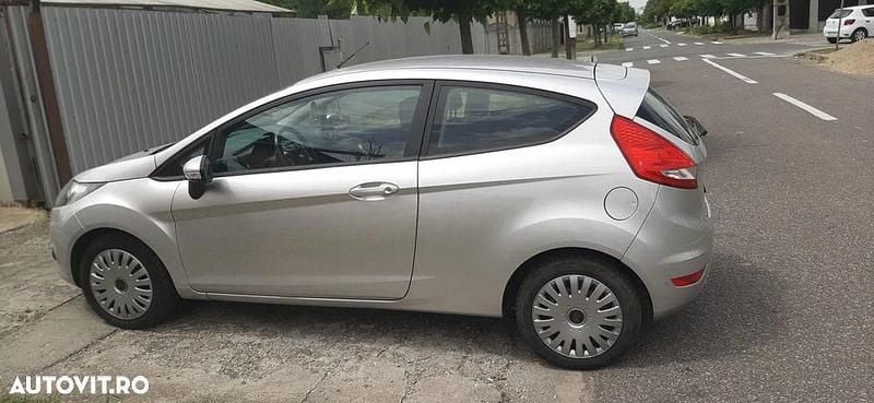 Argint Utilizat 2011 Ford Fiesta Ambiente Hatchback | 2.900 EUR (Preț OK) - Imagine 1/4