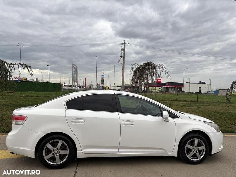 Culoarealb Utilizat 2011 Toyota Avensis Comfort Berlinǎ | 4.999 EUR - Imagine 1/4