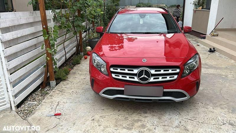 Rosu Utilizat 2019 Mercedes GLA200 SUV | 19.600 EUR (Preț OK) - Imagine 1/4