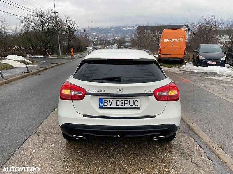 Second-hand Mercedes GLA200 136 CP (100 kW) 2015 Culoarealb SUV