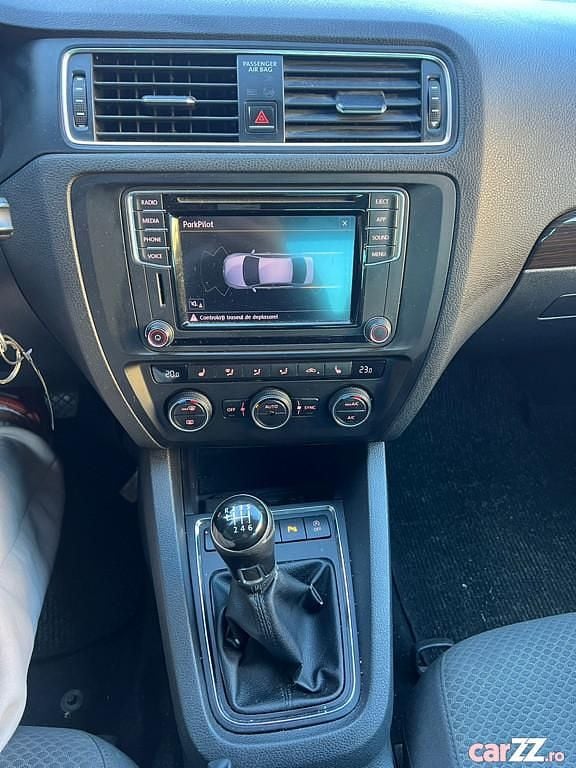 Second-hand VW Jetta 105 CP (77 kW) 2018 Alb Berlinǎ