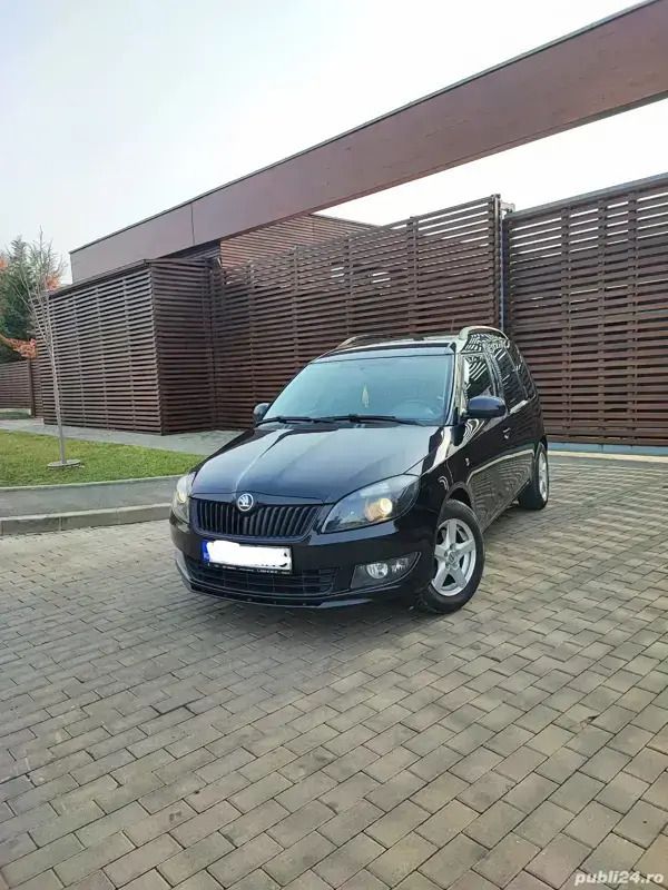 Negru Utilizat 2015 Skoda Roomster Noire Break | 4.500 EUR (Preț OK) - Imagine 1/4