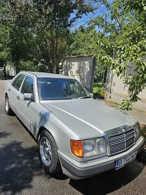 Utilizat 1990 Mercedes 230 Berlinǎ | 6.300 EUR - Imagine 1/4