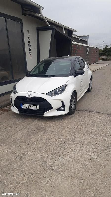 Culoarealb Utilizat 2023 Toyota Yaris | 16.330 EUR (Preț OK) - Imagine 1/4