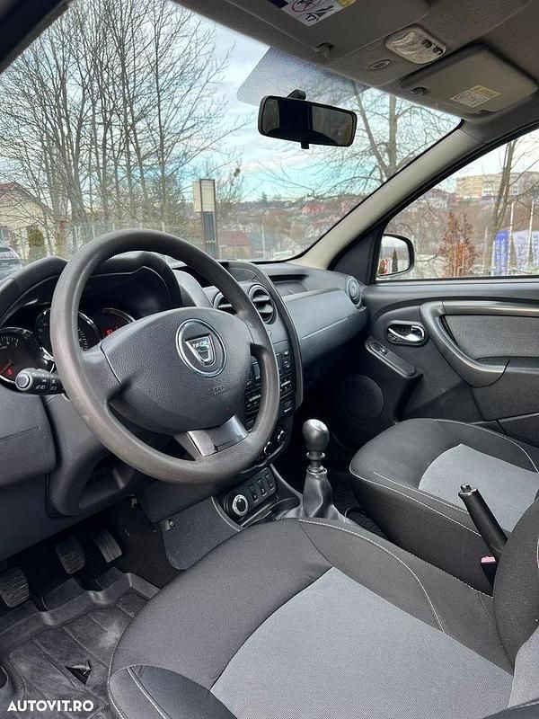 Second-hand Dacia Duster Lauréate 110 CP (80 kW) 2016 Culoarealbastru SUV