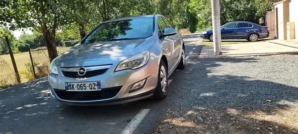 Utilizat 2011 Opel Astra Hatchback | 2.999 EUR (Preț bun) - Imagine 1/4