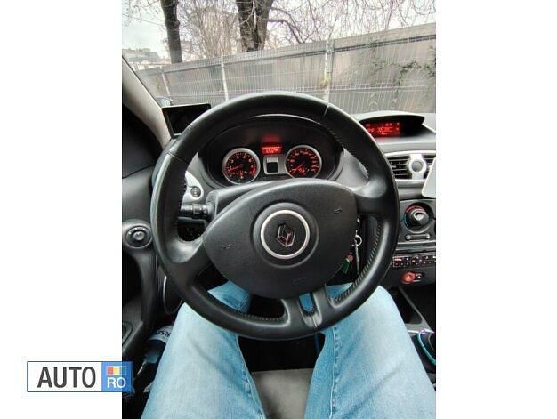 Second-hand Renault Clio 78 CP (57 kW) 2011 Albastru Monovolum