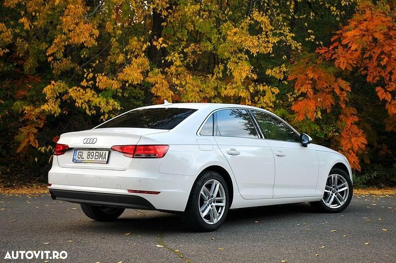 Second-hand Audi A4 Design 150 CP (110 kW) 2017 Culoarealb Berlinǎ