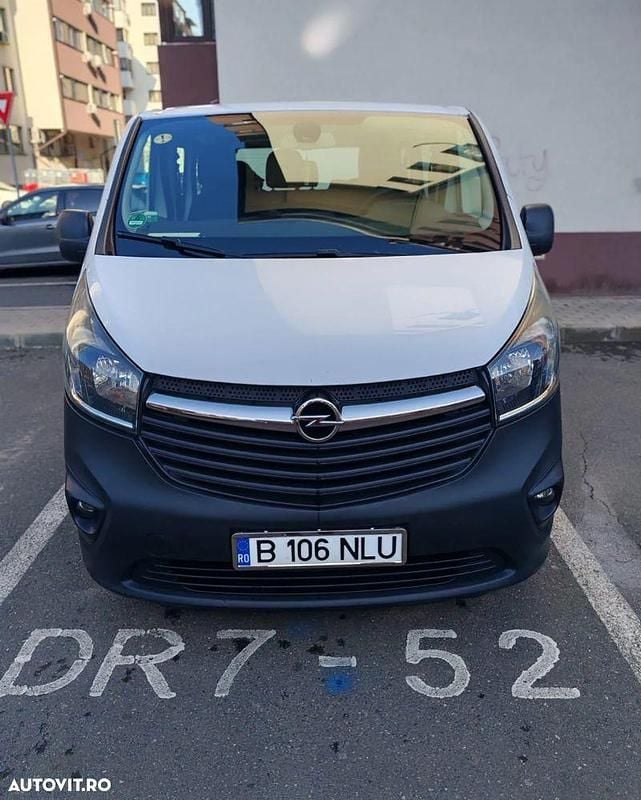 Culoarealb Utilizat 2015 Opel Vivaro Van | 10.300 EUR (Preț OK) - Imagine 1/4