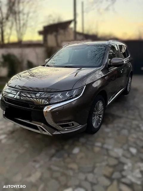 Culoaremaro Utilizat 2019 Mitsubishi Outlander Intense+ SUV | 18.000 EUR (Preț OK) - Imagine 1/4