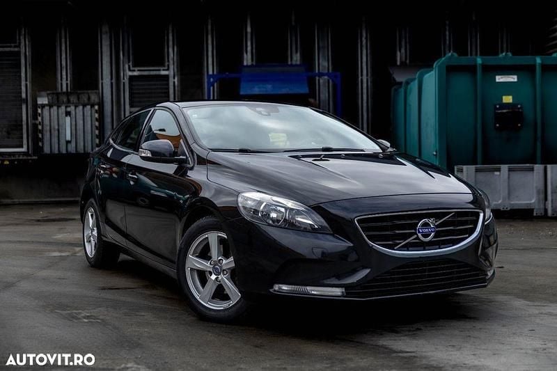 Second-hand Volvo V40 You! 115 CP (84 kW) 2015 Culoarenegru Hatchback