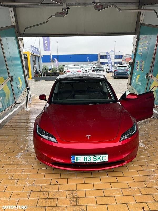 Culoarerosu Second-hand 2024 Tesla Model 3 Berlinǎ | 40.000 EUR (Scump) - Imagine 1/4