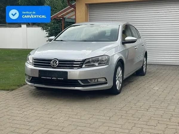 Argintiu Utilizat 2013 VW Passat Comfortline Berlinǎ | 8.600 EUR (Preț OK) - Imagine 1/4