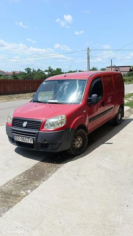 Culoarerosu Utilizat 2007 Fiat Doblò Monovolum | 2.200 EUR (Puțin scump) - Imagine 1/4
