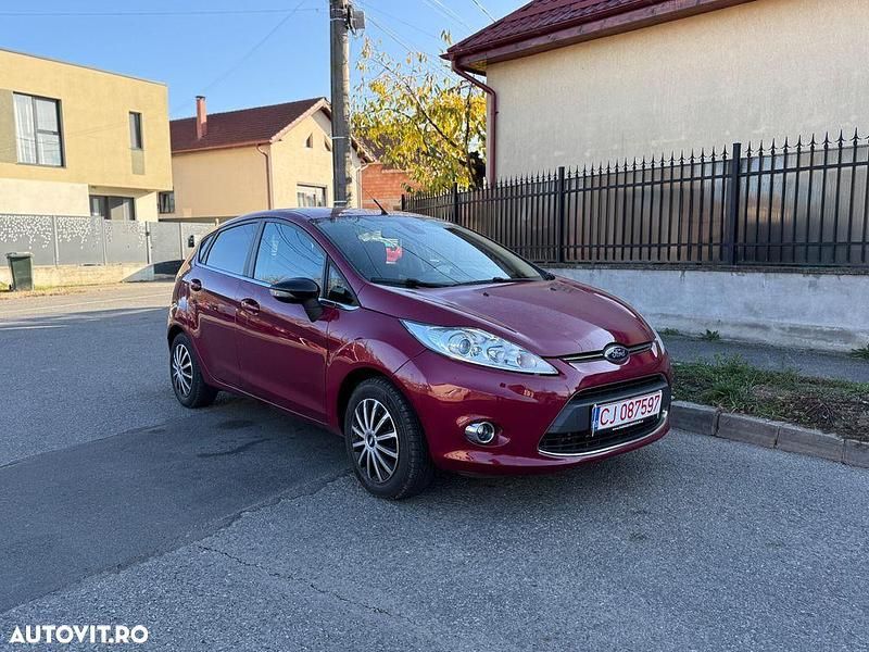 Culoarerosu Utilizat 2012 Ford Fiesta Ghia | 3.900 EUR (Preț OK) - Imagine 1/4