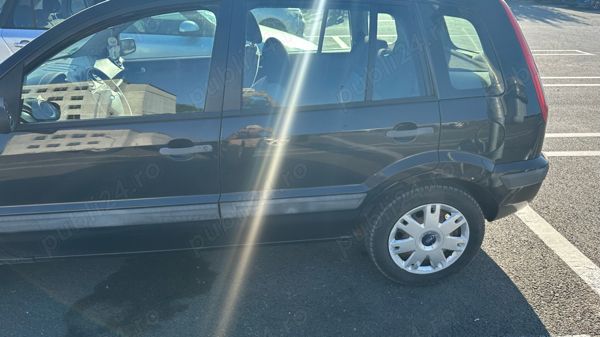 Utilizat 2006 Ford Fusion Berlinǎ | 1.700 EUR - Imagine 1/4
