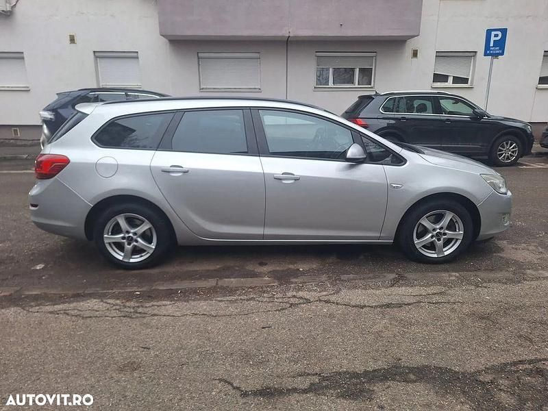 Second-hand Opel Astra 110 CP (80 kW) 2012 Culoareargint Break