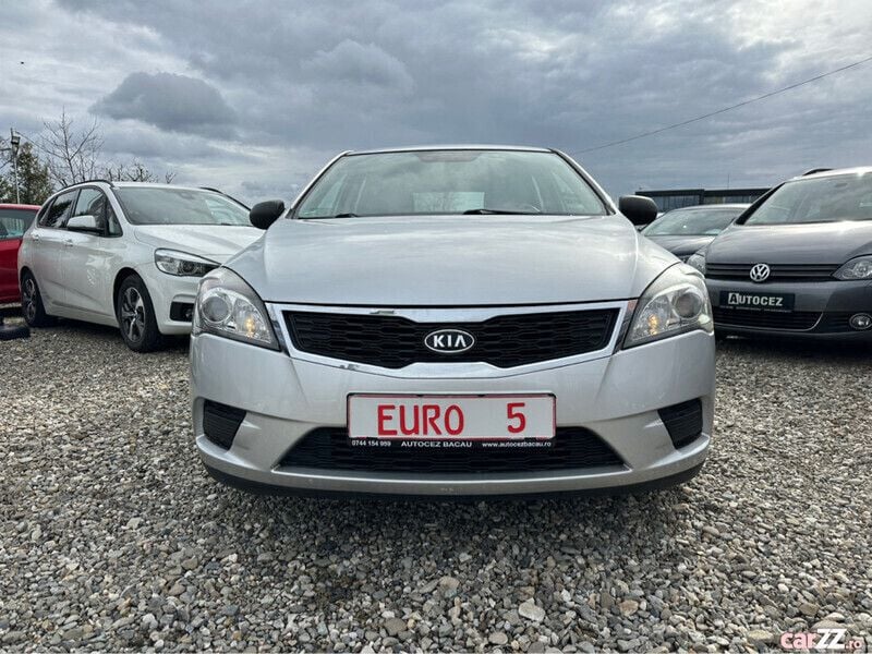 Second-hand Kia Ceed 90 CP (66 kW) 2011 Gri Hatchback