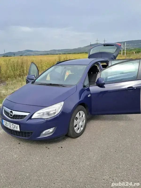 Utilizat 2012 Opel Astra Sport Break | 4.099 EUR (Preț OK) - Imagine 1/4