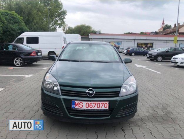 Second-hand Opel Astra 105 CP (77 kW) 2004 Verde Hatchback