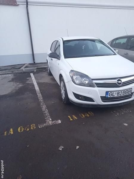Second-hand Opel Astra 105 CP (77 kW) 2011 Berlinǎ
