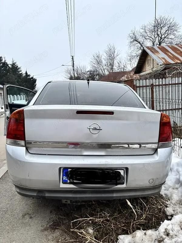 Second-hand Opel Vectra 122 CP (89 kW) 2003 Berlinǎ