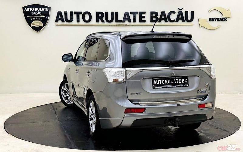 Second-hand Mitsubishi Outlander P-HEV 200 CP (147 kW) 2013 Culoareargint SUV