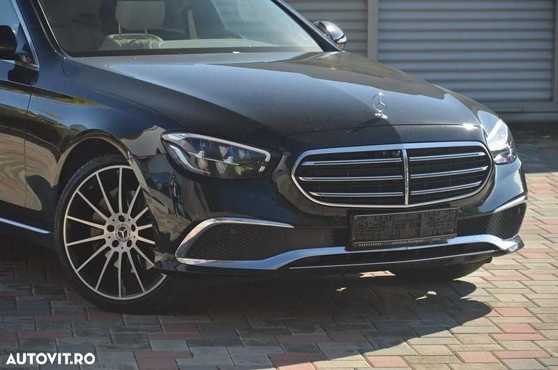 Culoarenegru Utilizat 2021 Mercedes E300 Avantgarde Berlinǎ | 42.900 EUR (Preț bun) - Imagine 1/4