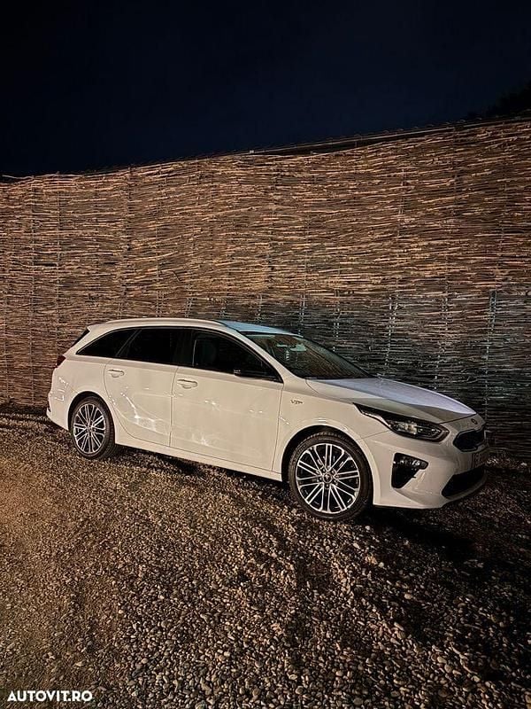 Second-hand Kia Ceed GT GT-Line 115 CP (84 kW) 2019 Culoarealb Break