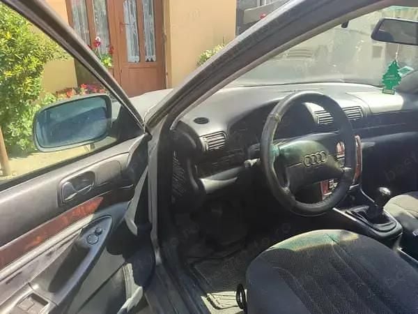 Second-hand Audi A4 125 CP (91 kW) 1995 Gri Berlinǎ
