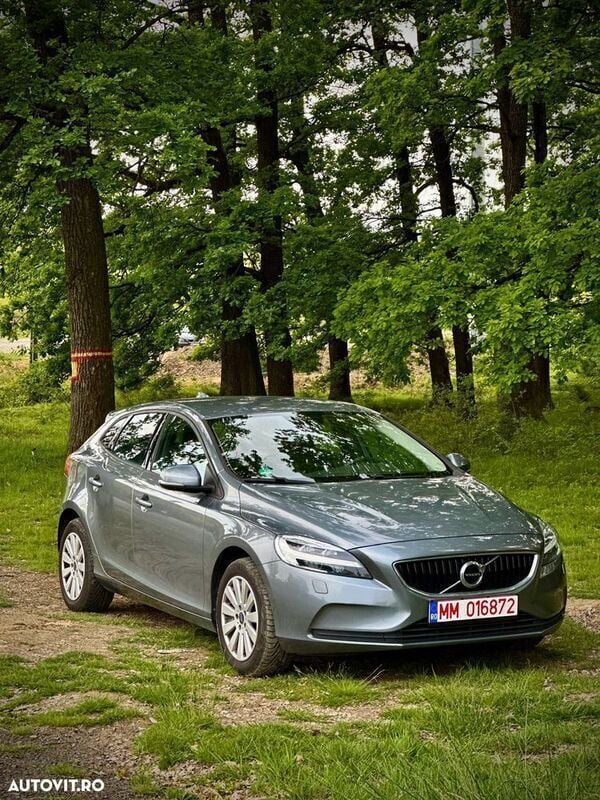 Albastru Utilizat 2018 Volvo V40 Break | 10.190 EUR (Super Preț) - Imagine 1/4