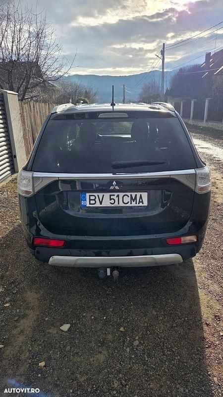 Second-hand Mitsubishi Outlander Instyle 150 CP (110 kW) 2015 Culoarenegru SUV