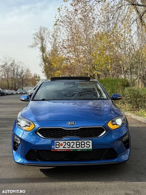 Culoarealbastru Utilizat 2022 Kia Ceed Best Berlinǎ | 14.000 EUR (Puțin scump) - Imagine 1/4