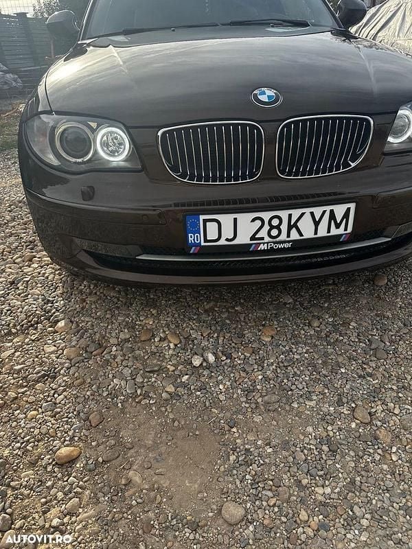 Culoaremaro Utilizat 2011 BMW 116 Lifestyle Hatchback | 4.800 EUR (Preț bun) - Imagine 1/4