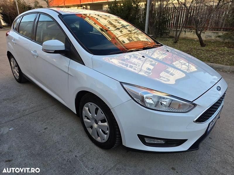 Second-hand Ford Focus Cool & Connect 125 CP (91 kW) 2017 Culoarealb Hatchback