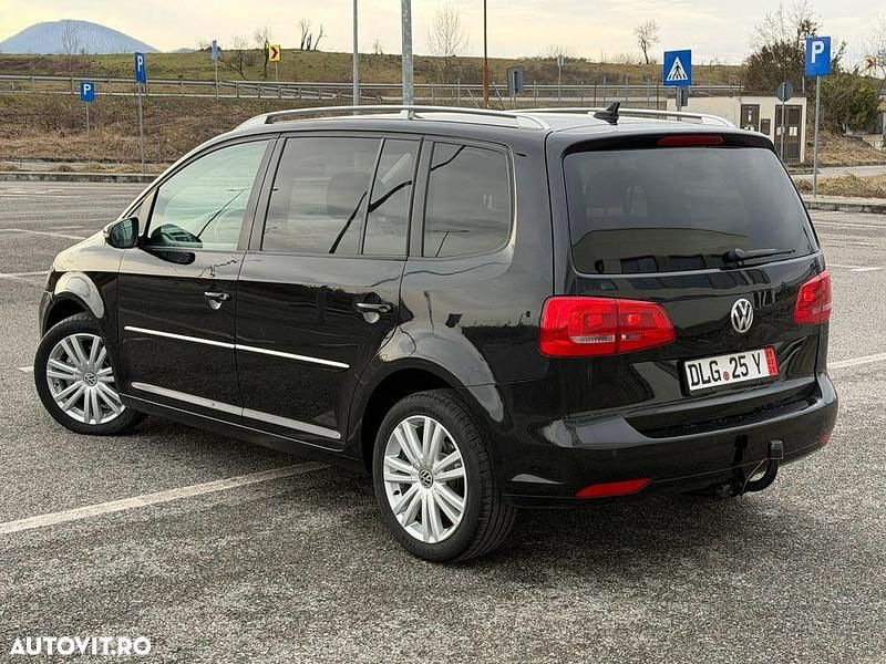 Second-hand VW Touran Highline 140 CP (102 kW) 2012 Culoarenegru Monovolum