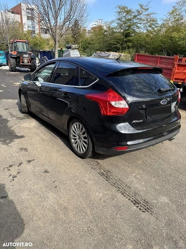 Second-hand Ford Focus Titanium 115 CP (84 kW) 2012 Culoarenegru Hatchback