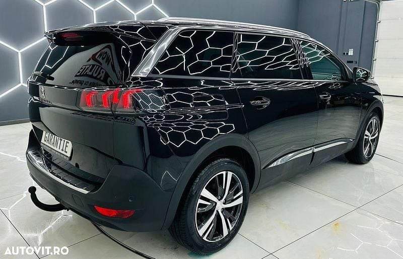 Second-hand Peugeot 5008 Allure 130 CP (95 kW) 2022 Culoarenegru SUV
