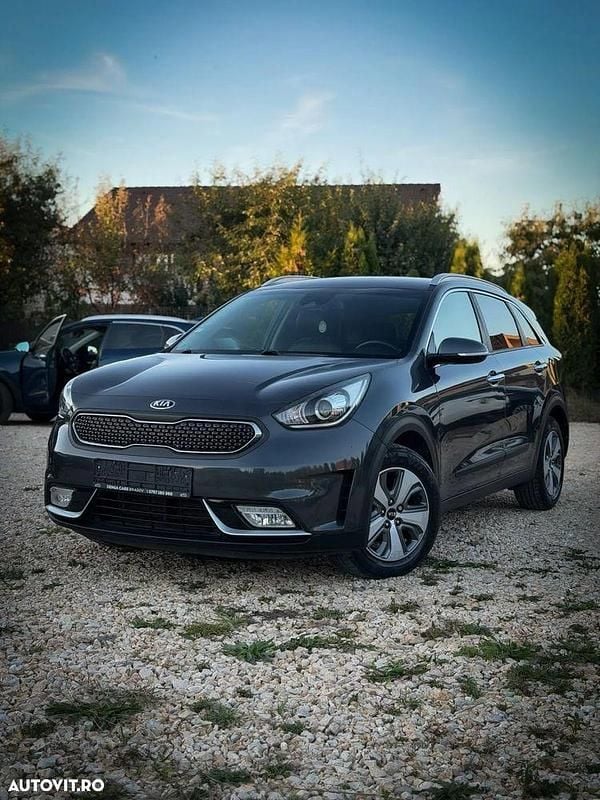 Culoaregri Utilizat 2018 Kia Niro Vision SUV | 13.750 EUR (Preț OK) - Imagine 1/4