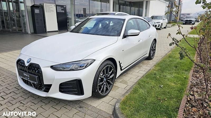 Culoarealb Utilizat 2023 BMW i4 Shadowline Berlinǎ | 49.000 EUR (Preț bun) - Imagine 1/4