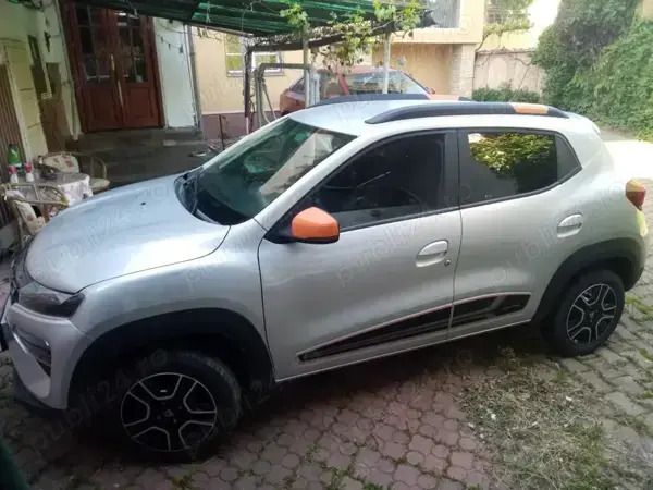 Argintiu Utilizat 2022 Dacia Spring Comfort Plus Hatchback | 8.888 EUR (Preț OK) - Imagine 1/4
